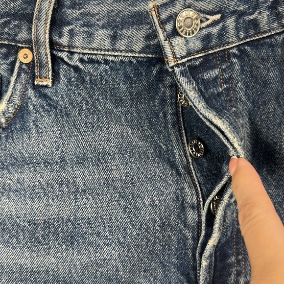 AGOLDE Parker cut off button fly denim distressed shorts size 32. NWT. - Picture 3 of 9